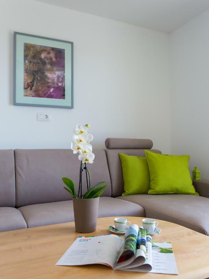 Apartment Maestral Poreč Exteriör bild